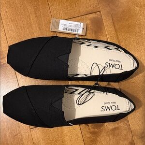 Toms Classic Canvas Shoes Size 9 BRAND NEW IN BOX